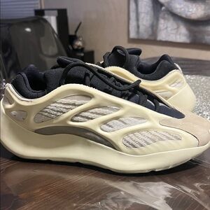 Adidas YEEZY 700 V3 Azael Black Mens Size 8 /Womens size 9 FW4980